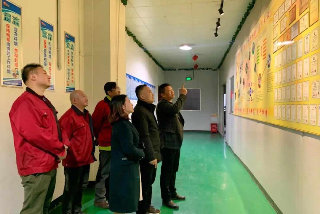 祝賀冠科工業(yè)董事長(zhǎng)楊興國(guó)榮獲國(guó)際徽商“2020年度中華百名優(yōu)秀徽商”榮譽(yù)稱(chēng)號(hào) 祝賀冠科工業(yè)董事長(zhǎng)楊興國(guó)榮獲國(guó)際徽商“2020年度中華百名優(yōu)秀徽商”榮譽(yù)稱(chēng)號(hào)